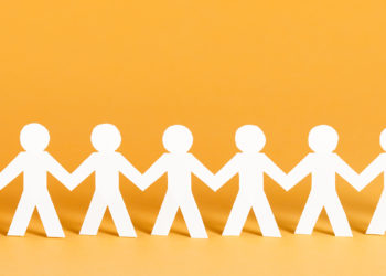 4 načina na koje žene mogu izgraditi odnose kada se osjećaju isključeno na poslu