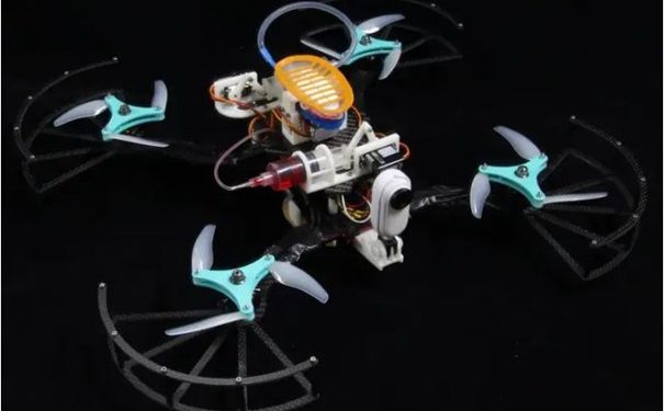 Robot može letjeti, plivati ili se voziti tako što se pričvrsti za druge objekte