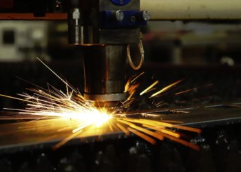 Izoštrite svoje projekte sa CNC mašinom za rezanje metala