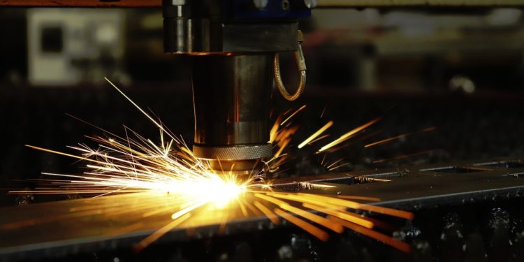 Izoštrite svoje projekte sa CNC mašinom za rezanje metala