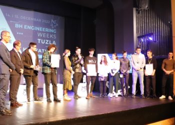 U Narodnom pozorištu Tuzla, jučer su proglašeni pobjednici Hackathona na temu obrazovanje za 21. vijek