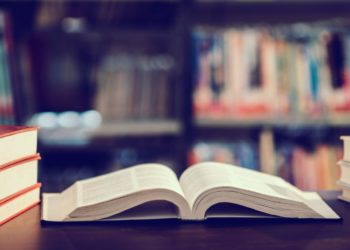 Japanci ovu praksu zovu tsundoku, i ona može pružiti dugotrajne benefite