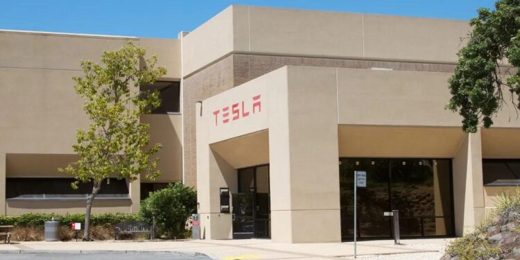 Ford i Tesla: Zajednička inicijativa za punjenje električnih vozila