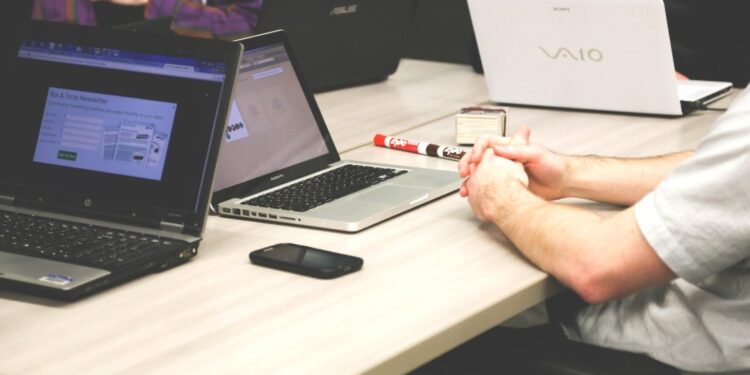 Može li jednostavnije, a teže: mostovi ili zidovi?