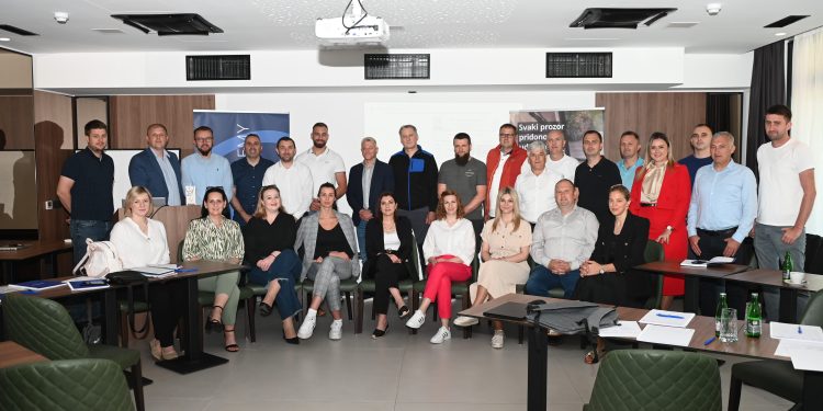 Deceuninck okupio partnere na DecAdemy radionici u Kreševu