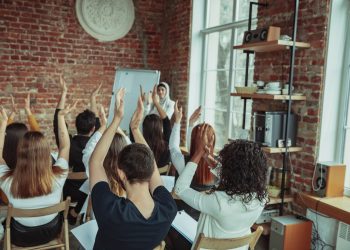 Tragom pitanja ‘Ko nam djeci reže krila?’