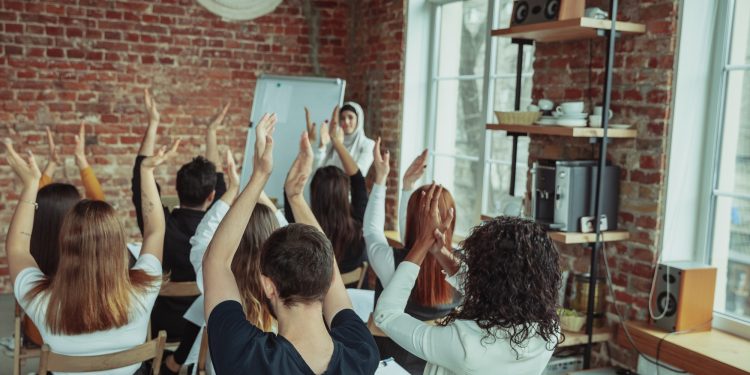 Tragom pitanja ‘Ko nam djeci reže krila?’
