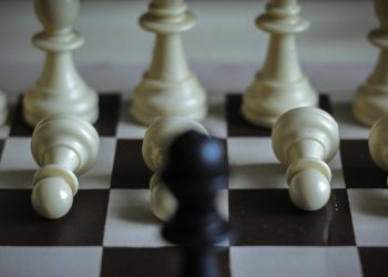 Povezivanje strategije i izvršenja: Kako svakodnevni menadžment i hoshin kanri djeluju zajedno